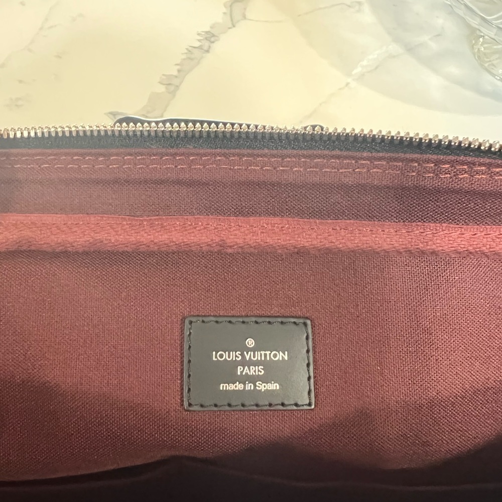 Brand New Louis Vuitton Briefcase. Never used. Box, receipt and dust bag - Picture 3 of 6